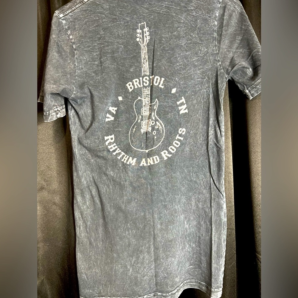Bristol Tn rhythm and roots tee. Small.
